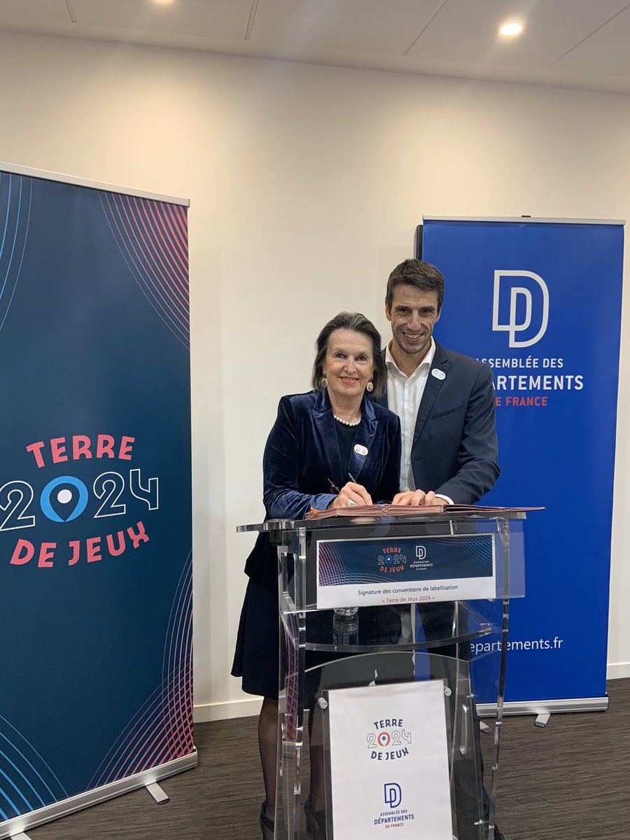 Sauvadet's tweet photo. Signature de la convention #terredejeux2024 entre le @CD_CotedOr et @Paris2024 avec Catherine Louis @TonyESTANGUET. 
Faire de la #CôtedOr un acteur et un partenaire ambitieux des Jeux olympiques et paralympiques organisés à Paris en 2024. https://t.co/k42CU516BV