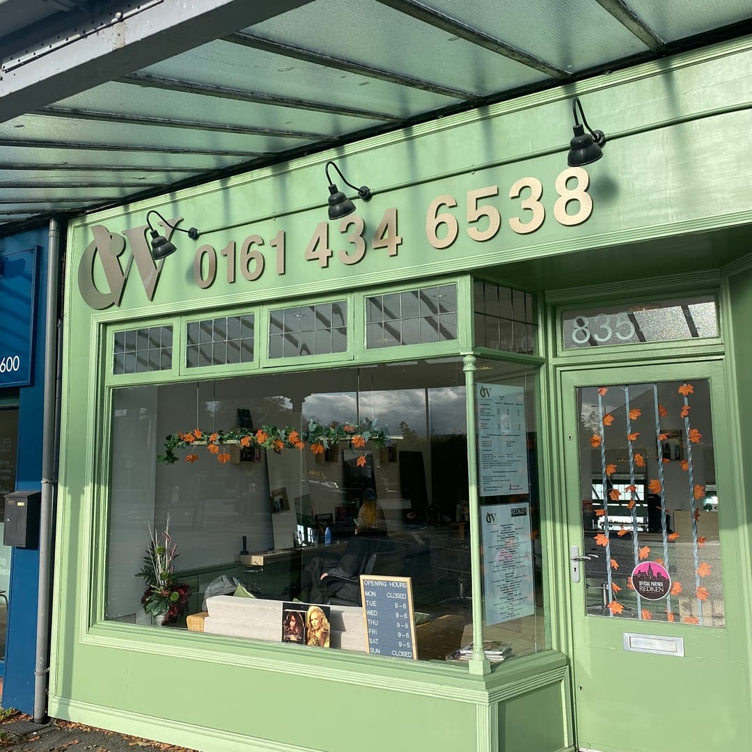 SignsRW's tweet image. New #signage looking ✨✨ for hairdressers Casey Williams Studio in East #Didsbury.
We supplied metallic flat cut letters &amp;amp; numbers mounted on stand off locators to the salon shop front and side 👍
#localsignmakers #newsignage