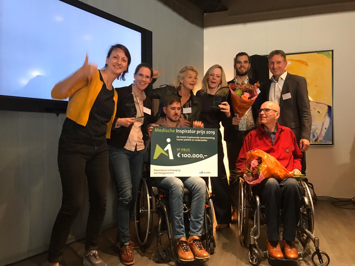 Wat zijn we blij en trots! Eerste prijs Medisch Inspirator Prijs 2019! Dank iedereen die op ons project gestemd heeft! <a href="/HoloMoves/">HoloMoves</a> <a href="/ZonMw/">ZonMw</a>