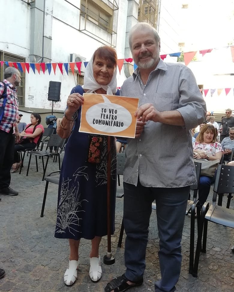 redteatro's tweet photo. Tati Almeida también dice #yoveoteatrocomunitario y se suma a apoyar la @SemanaTc de la @redteatro ! 💫
Del 29 de Noviembre al 8 de Diciembre.
Súmate vos también! 🎆
#yoveoteatrocomunitario
#teatrocomunitario 
#artecomunitario 
#semanadelteatrocomunitario2019 https://t.co/bLKZy57iuw