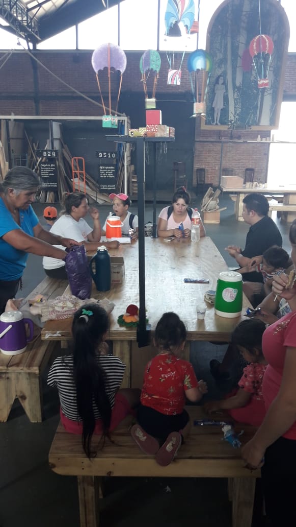#TuristaEnMiCiudad En el día de ayer jóvenes que participan de distintas capacitaciones del Programa Nueva Oportunidad de la Vecinal Hostal del Sol junto a sus familias visitaron el <a href="/MNBandera/">Monumento Histórico</a> y el Galpón 13 de las Mutualidades.