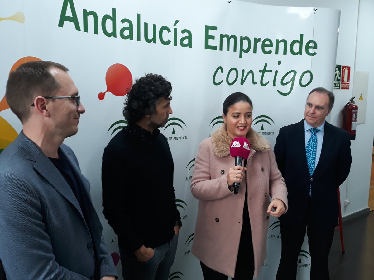cadehuelva's tweet photo. A punto de comenzar "El flamenco como esperanza" con @Arcangel_Flamen 
@Aiqbe30 @Festicinehuelva https://t.co/0aUS5nyraV