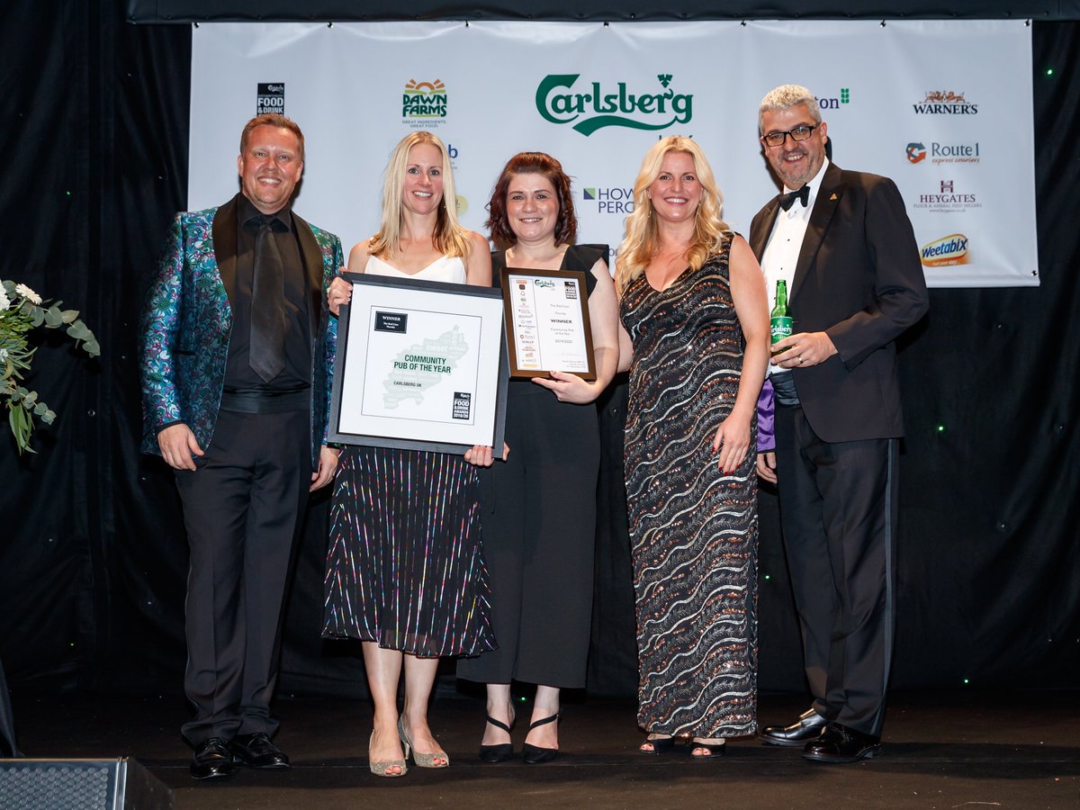 beerandpub's tweet image. .@EmmaMcClarkin awarded @redlionthornby with the @CarlsbergUKCorp Community Pub of the Year at the Northamptonshire Food &amp;amp; Drink awards.

The award was for a great food &amp;amp; drink offer, as well as being the heart of the community.🍻

Congratulations to The Red Lion team!🎉
#NFAD19