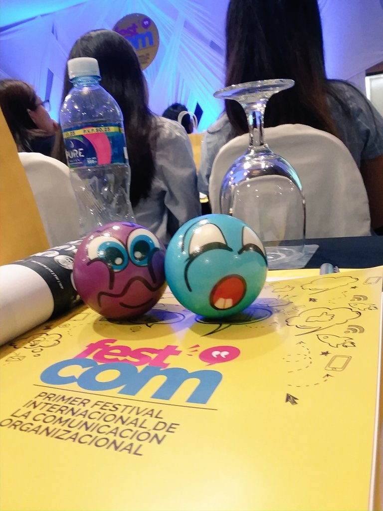 GusthavoJhosue's tweet photo. #festcom @CReunionesG 💆♂️🤘🤘Festival internacional de la comunicación organizacional. https://t.co/Wzc91xaLhp