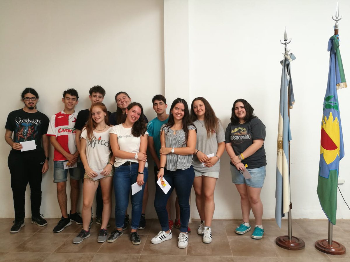 colegioICADE's tweet photo. Firma del acta de compromiso de titulares y suplentes que acompañaran la Bandera Nacional y Bonaerense en el Nivel Secundario https://t.co/rswUqT6uTj