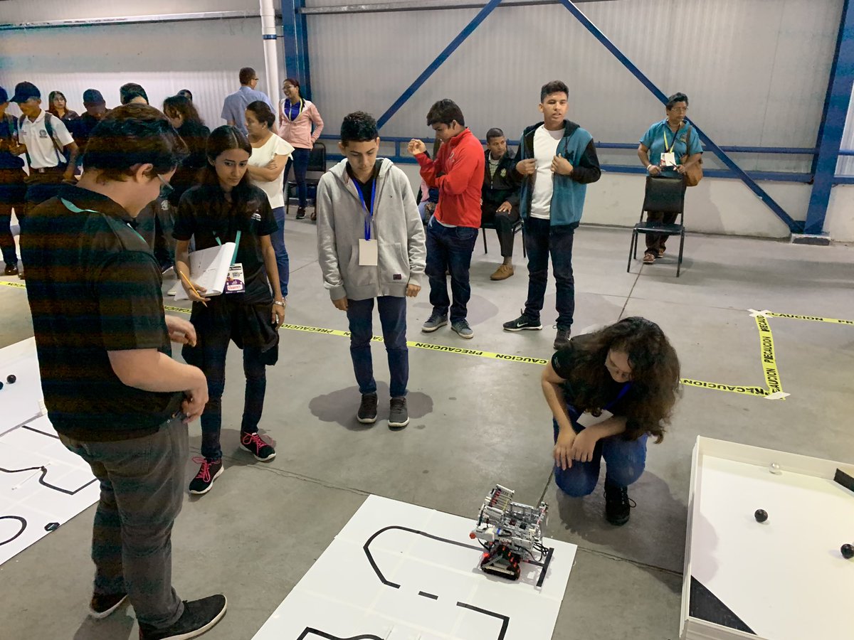 .<a href="/RoboCupJrPA/">RoboCupJunior Panamá</a> informa que se realizan las rondas clasificatorias en la Competencia Regional #RoboCupJrPTY en David, Chiriquí, en la modalidad #RescueLine. #TReporta