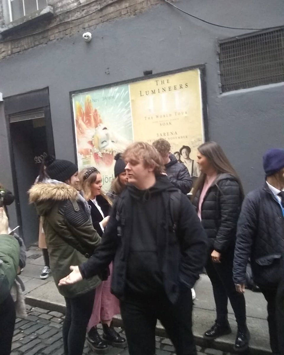 LewisCapaldiARG's tweet image. Lewis llegando al venue de Dublin!