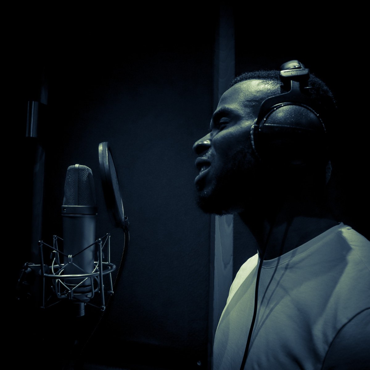 suninsulae's tweet photo. Emmanuel Nwadami will be coming to Suninsulae Festival 2019
He has been recording in London, along with the @soulsanctuarygc Soul Sanctuary Gospel Choir.
The song, "We are the Love" will be released here within days. 
.
#Suninsulae #SuninsulaeFestival2019 #EmmanuelNwadami https://t.co/H99oy4H7On