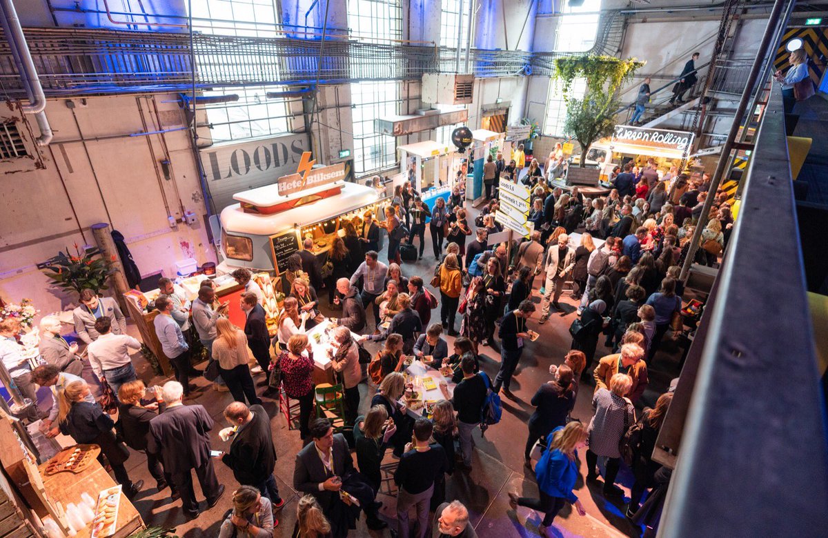 Ondertussen staat in de loodsen 5, 6, 7 en 8 eten voor je klaar. Eet smakelijk! #labourlawlands2019