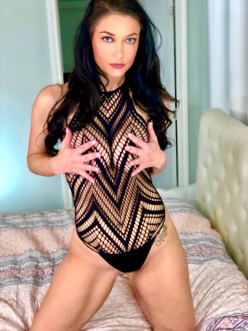 Playing on cam today https://t.co/z1qOePzp7u https://t.co/Y5Z2kKjPru