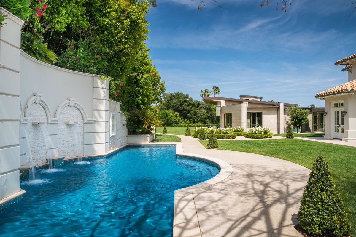 ficrest's tweet image. It&apos;s a beautiful day to do beautiful work for beautiful people! ☀️💦

We are always excited to look back on these moments when we have completed a project and get to show off our work, full circle!

#haveagreatday #FicrestIntegrationInc #DesignBuildMonitor