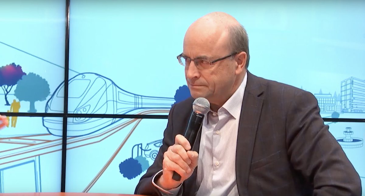 FNTP_info's tweet photo. #SMCL2019 // 🚅 Il est urgent d'engager une remise à niveau de + de 9000 kilomètres de voies ferrées pour irriguer l'ensemble du territoire. Pour Pascal de Laurens , Président du @VoiesFerrees_fr, il est essentiel d'entretenir ce patrimoine.

➡️https://t.co/l408rrl1f3 ⬅️ https://t.co/u1ybYWRz0A