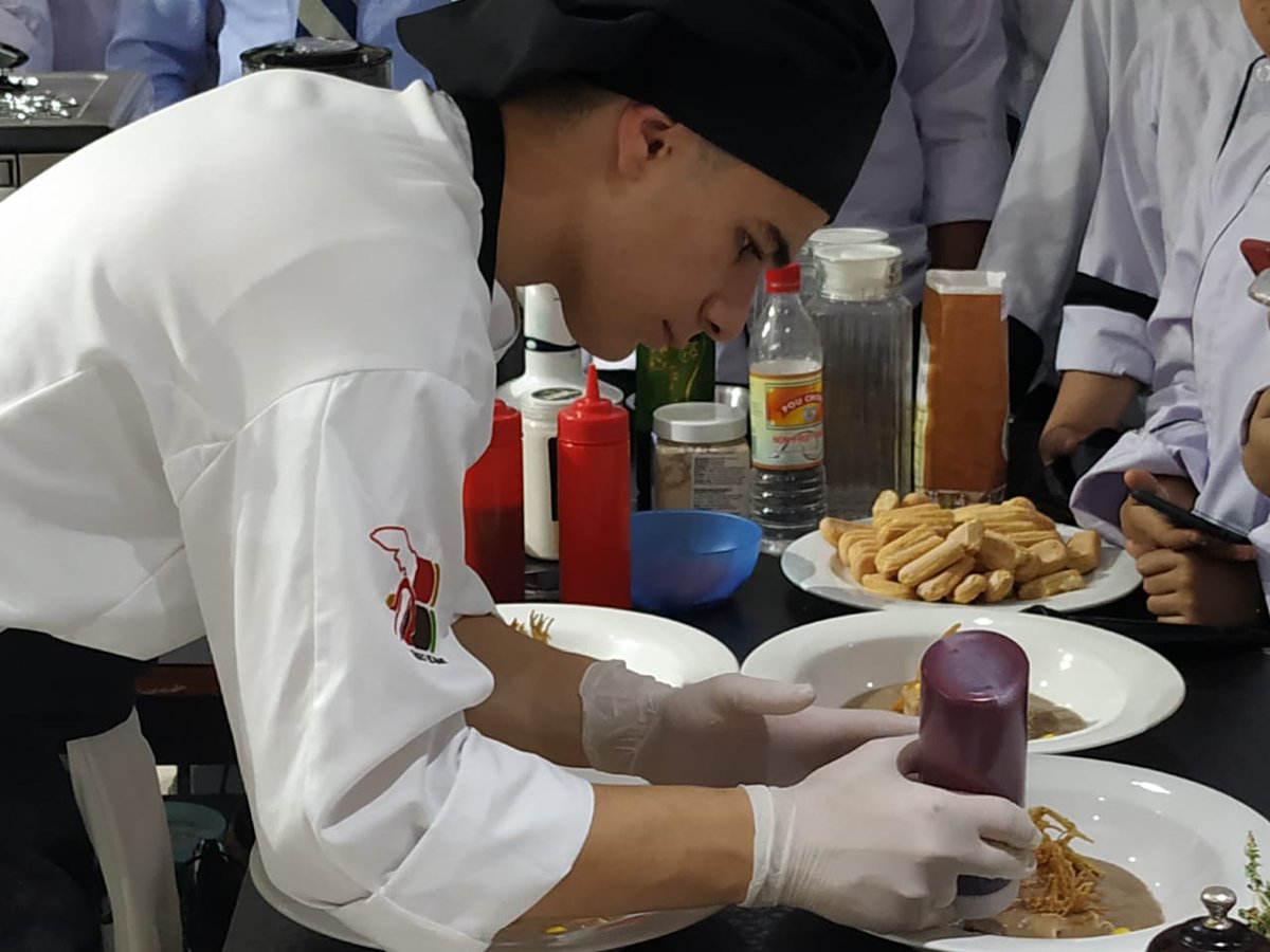 DirectorIIHM's tweet photo. A week long gastronomical Masterclass comes to an end with a bang! On the last day of the Italian masterclass, Chef Giuseppe Ingleto talks about the fundamentals of Italian cuisine.
#ItalianMasterclass #iihmbest3years #italiancuisine https://t.co/lFIKUo65RF