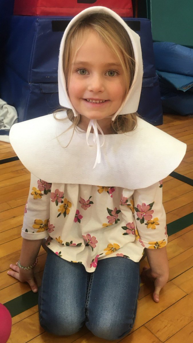 Robinwlee23's tweet photo. Creeds has lots of cute little Pilgrims today; including my sweet little niece.  Thank you Miss Debbie for preparing such a wonderful Thanksgiving feast for everyone to enjoy! @CreedsES @terrydavis757 @arsimpson50 @89Hoky https://t.co/FMkWIOwVY0