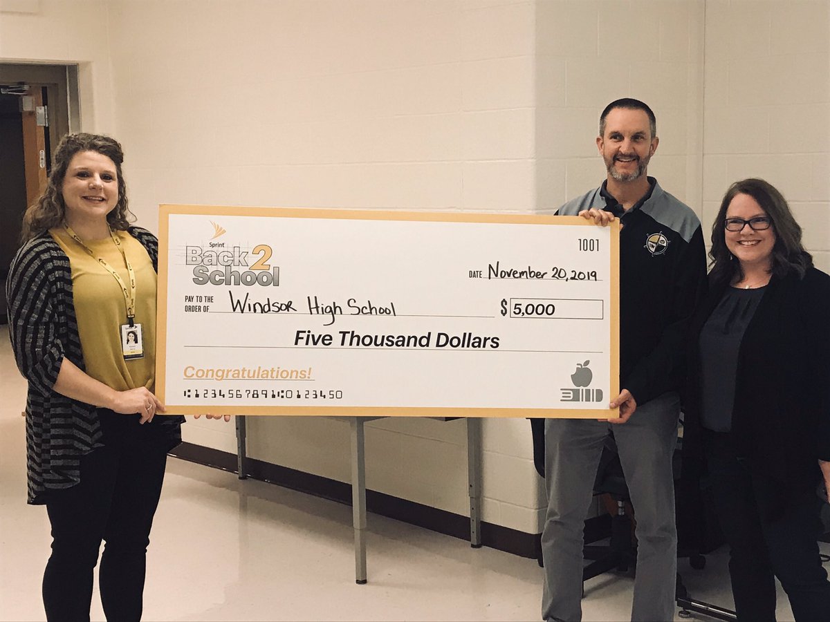 WindsorHighOwls's tweet photo. Thanks to all of those that voted for WHS, we won the Sprint back-to-school promotion & a $5000 donation!
Thanks also to Sprint for supporting public education!!!
#GoOwls #GoSprint #Community https://t.co/UDRnqbuFoV