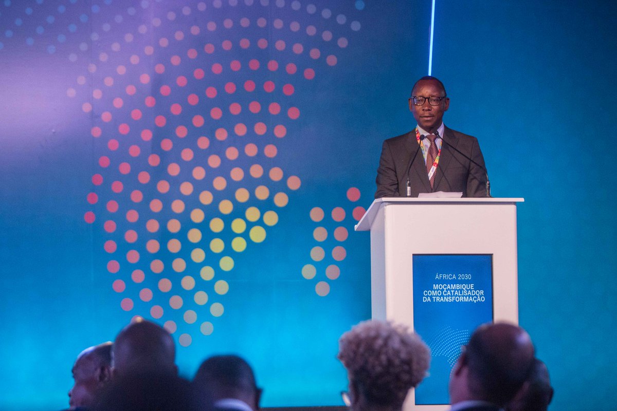 MOZEFO's tweet photo. “A cada ano o MOZEFO supera as expectivas”.
Foi assim que Daniel David, PCA da FUNDASO descreveu o evento no seu discurso de encerramento da terceira edição do Fórum Económico e Social de Moçambique.
#mozefo #mozefo2019 #OFuturoÉAgora https://t.co/y7HysCJl3Z