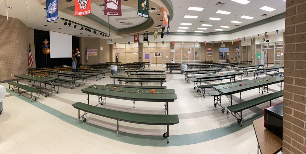 ChefJosephD's tweet photo. @JimBarnesMS As alway Brenda and her Child Nutrition staff ( Culinary Crew) taking there Thanksgiving meal to a higher level.Everything made from scratch,come try our apple crisp you won’t be disappointed @ChefJosephD @DrMattGutierrez @SeguinISD #OurSchoolFoodRocks https://t.co/UW7E6sJ49s