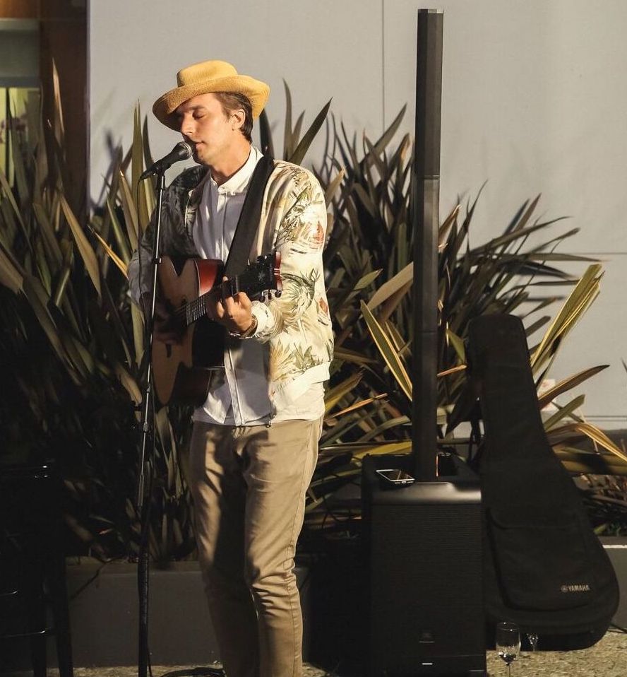 TheJBLpro's tweet photo. During AKG's 70th Anniversary celebration at @capitolstudios, HARMAN Ambassador #MJUltra gave an acoustic performance using #EONONEPro to bring legendary JBL sound to guests attending the special event! Add EON ONE Pro to your gigging setup: https://t.co/NZRmDuUfY5 #AKGx70 https://t.co/nTpbLhDajC