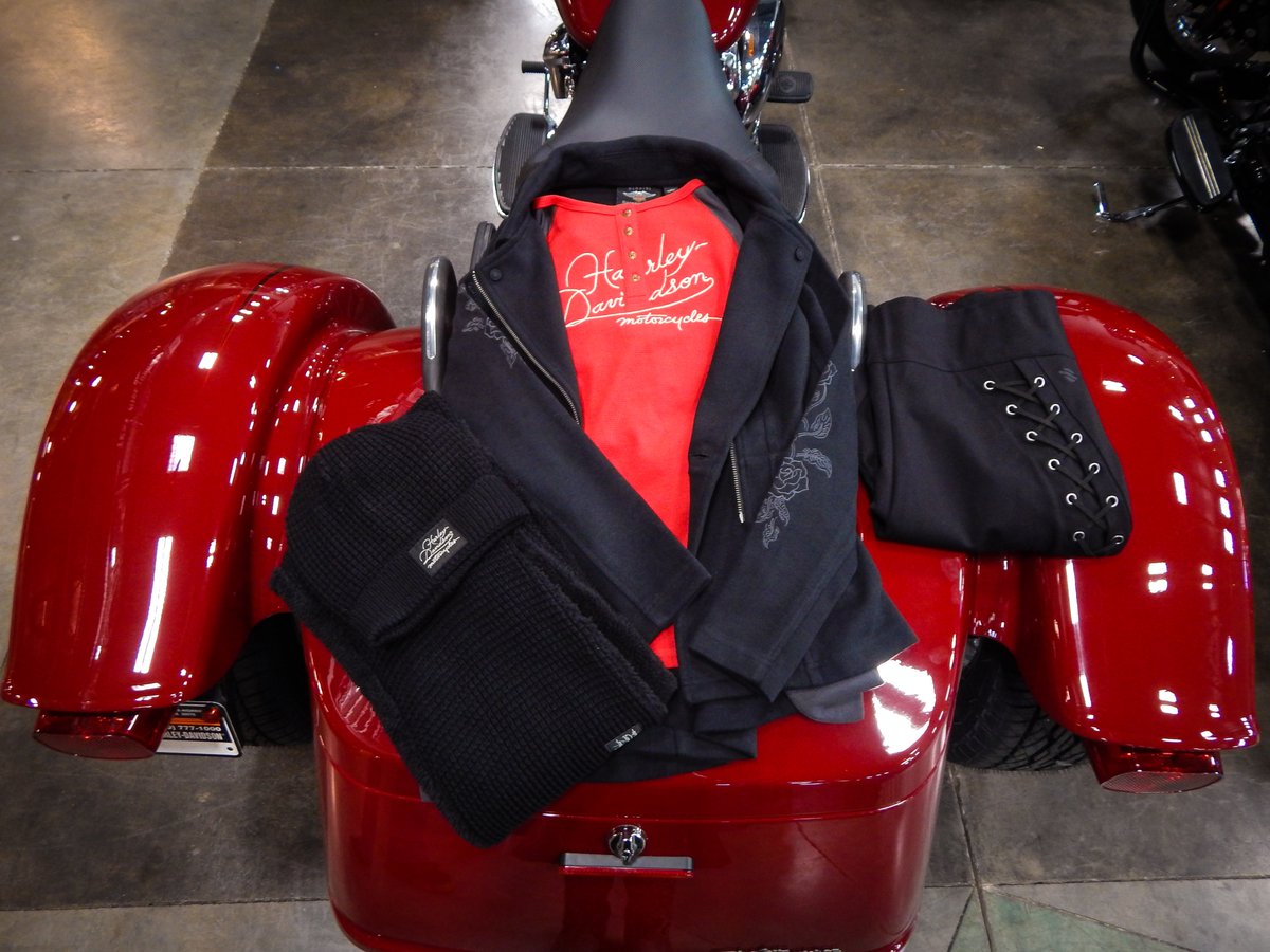 Starting to think about what to give your loved one this holiday season? Our Motorclothes® Department has great items for the ladies to keep cozy this season! 🎄 killercreekharley.com/Hours-and-Loca…