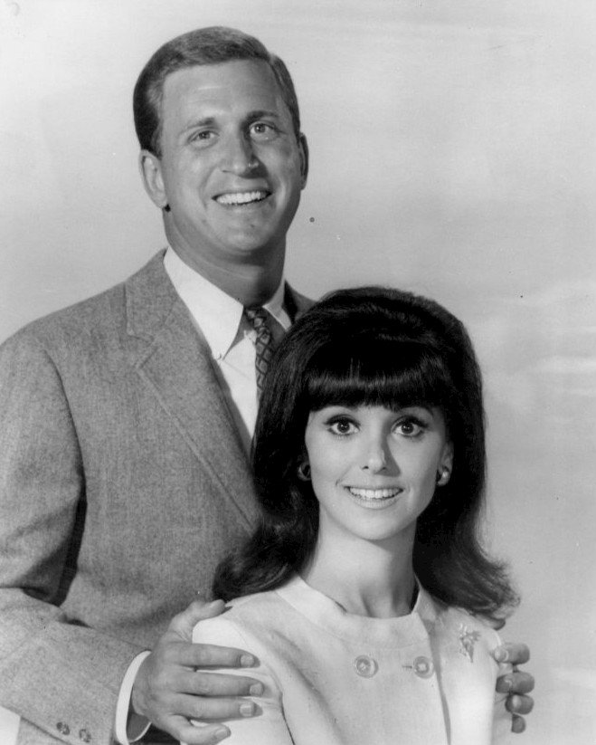 Happy Birthday to Photo of Ted Bessell and Marlo Thomas from the television program That Girl. 