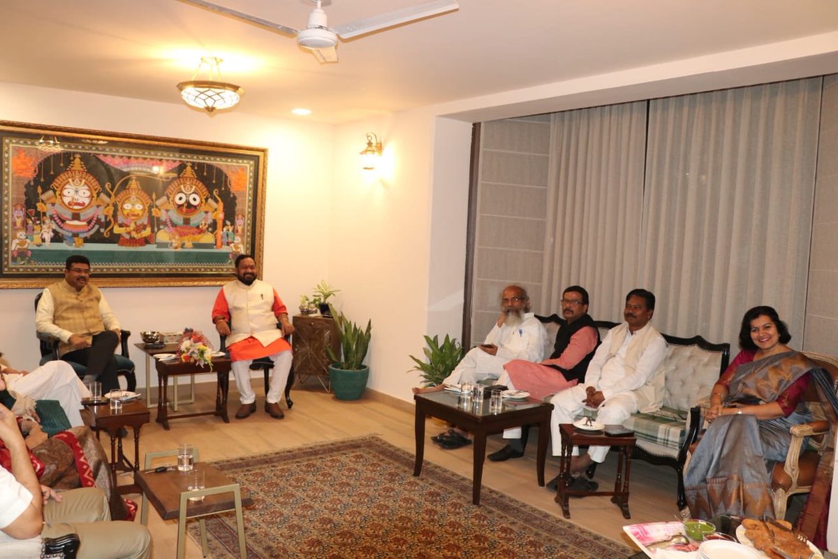 dpradhanbjp's tweet photo. Wonderful get together with my fellow Parliamentarians from Odisha. 

We had wide-ranging discussions on ways to realise the true growth potential of Odisha and further fulfil aspirations of our people back home. https://t.co/HZCJBWZlxw