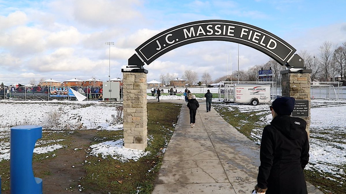 SCDSB_Schools's tweet image. SCDSB staff!📢 This week&apos;s #SCDSBScoop is now live! In episode 12 we braved the cold along with athletes, coaching staff and spectators at the SCAA and GBSSA football championships! 🏈 

📽️Watch today&apos;s episode now:
bit.ly/349cz1N