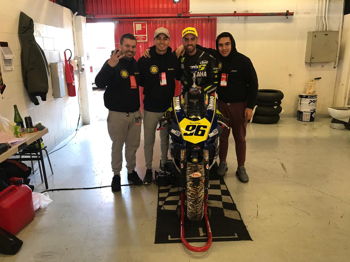 El mecánico número 1, Kike, ha cumplido un sueño corriendo en un circuito profesional con su moto, pero no se ha conformado con participar en #Montmelo 🏍️ Lo cuenta en su hora en @esRadio971 y hablamos de este deporte con el experto Miguel Ángel Poyatos 🎙️ ivoox.com/motociclismo-a…