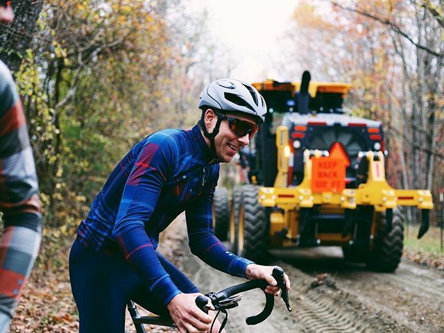 Photoshoot break for the gravel grader! #ExploreWithUs #cutawayusa #gravel #gravelbike #roadslikethese #gravelroads #virginiagravel ift.tt/34b8Gtf