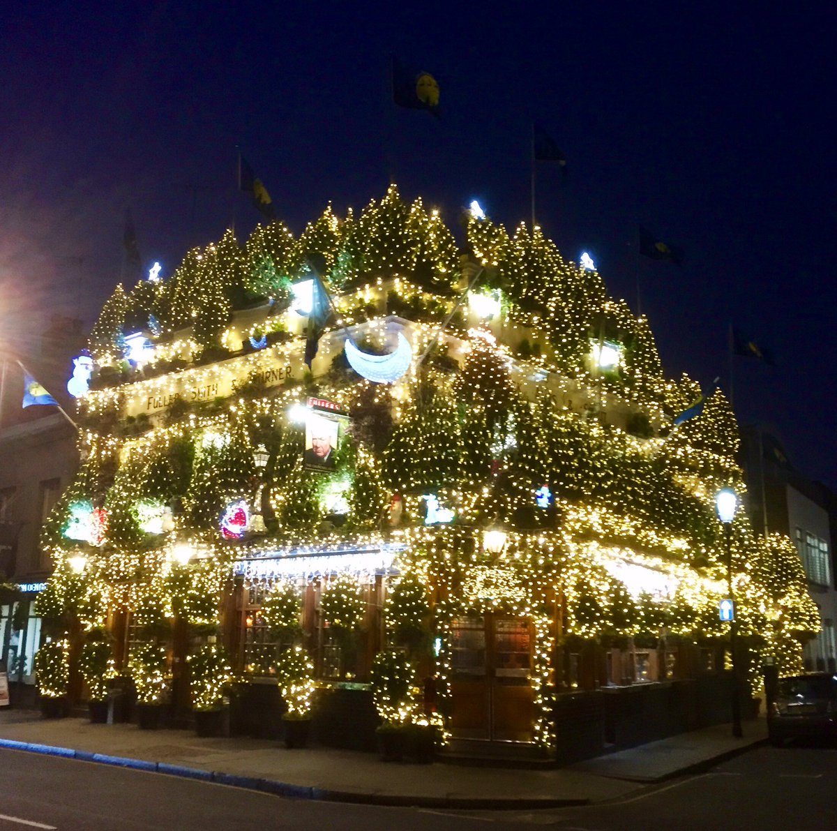 Churchill Arms tweet media