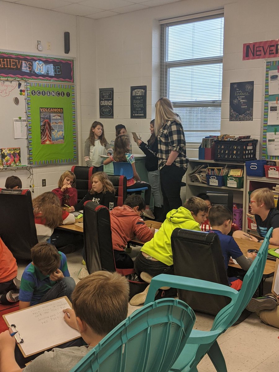 LauraWeber777's tweet photo. @khammer827 &amp; @Samee02 asked students "How is the Earth's surface changing?" Students gathered ideas &amp; had collaborative conversations using evidence from text and video to support and justify their thinking. #teamwork #GP2L #OnewiththePack @ReedsSpringES @RSWolves https://t.co/boUfHoQbL4