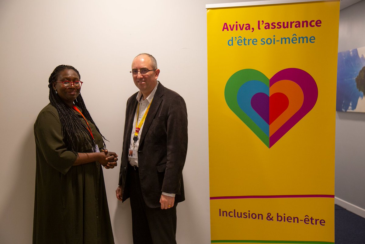 AbeilleAssur's tweet photo. Aujourd'hui, dans le cadre du #HandiDay, les collaborateurs d'Aviva ont eu la chance de faire découvrir, tout au long de la journée, leur métier à des personnes en situation de #Handicap. ☀️👫
#SEEPH #LifeAtAviva #LAssuranceDEtreSoiMeme https://t.co/yIi3y8p94z