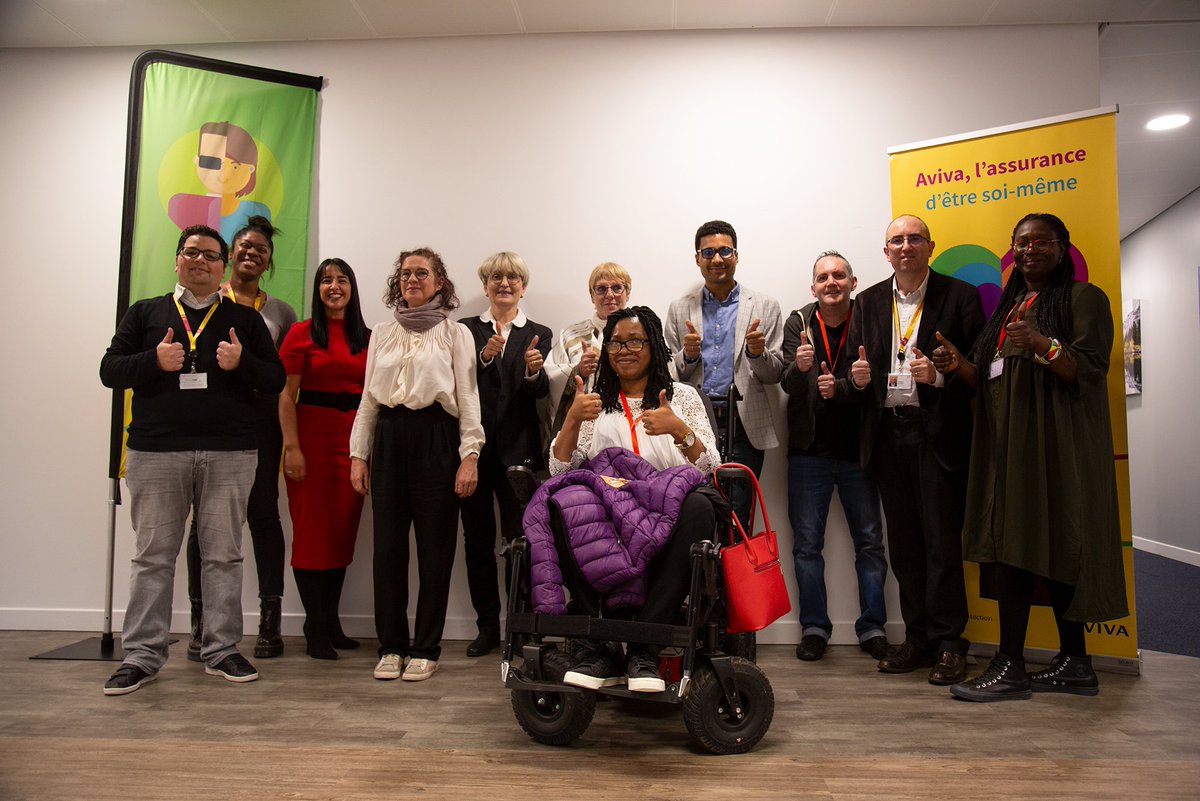 AbeilleAssur's tweet photo. Aujourd'hui, dans le cadre du #HandiDay, les collaborateurs d'Aviva ont eu la chance de faire découvrir, tout au long de la journée, leur métier à des personnes en situation de #Handicap. ☀️👫
#SEEPH #LifeAtAviva #LAssuranceDEtreSoiMeme https://t.co/yIi3y8p94z
