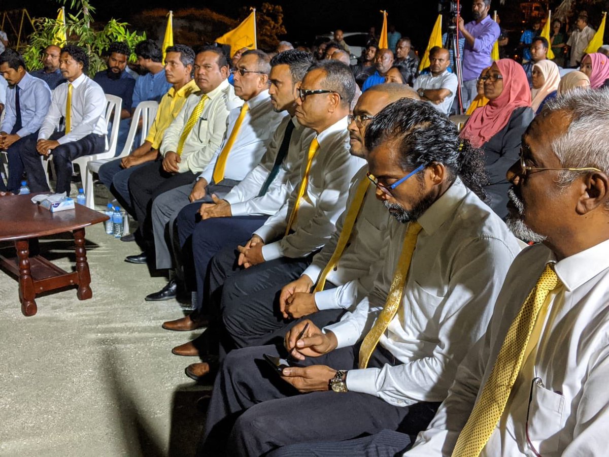 RiznaZareer's tweet photo. Mi party ge leadership ah anna beyfulhaku vaanvaanee Siyaasee nukihsarukan ehkeeli kurumuge siyaasee thajuribaa aai gaabil kan huri beyfulhakah ~ MP Shifau @mhshifau 

#AnniAslam Campaign nimmaa Jalsa.
ADDU FEYDHOO BANDHARUN.

#THILAFATHUGEsiyaasathah 
#VoteforAslam ✅ https://t.co/XxjUyDAbKY