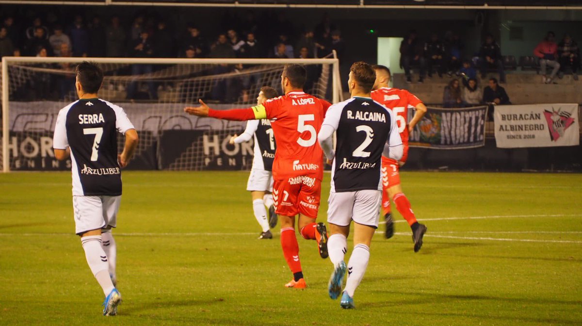Ahir vam sofrir la derrota contra el Real Murcia 0-3 en la Copa Federación, després de moltes jornades invictes. Tot i això, Barricada va estar a Castàlia i seguirem forts per continuar liders en la lliga i seguir superant partits en la Copa del Rey. 

PPO!