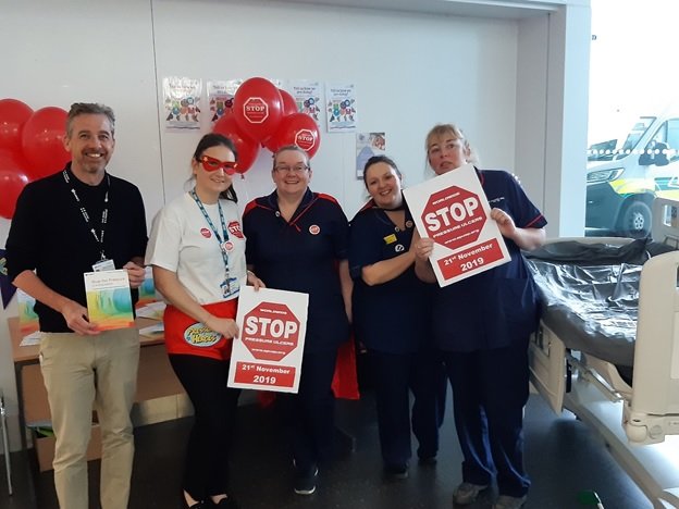 LINET_UK's tweet photo. Another great photo of Damien McKeaveney and the TVN team at Darent Valley Hospital. Great work. Let's keep aSSKINg the right questions and #stopthepressure !!
#LINETcares #stp #assking #pressureulcerprevention https://t.co/P1DiXqbog2