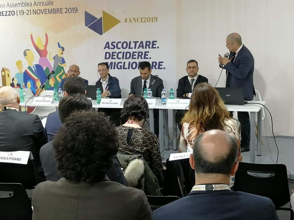 vittoriosdm's tweet photo. #Anci2019 bel confronto con il Ministro Innovazione Tecnologia, Pisano, i protagonisti della digitalizzazione del Paese: @AnciDigitale, #AciInformatica, @AgidGov, il Team Trasformazione Digitale. Presentate le buone pratiche del @ComunediTrieste su #OpenGovernment e #innovazione. https://t.co/tMOal5Q7do