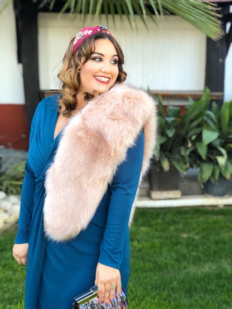 CACHEMIRA3's tweet photo. Cachemira Sevilla. Guapísima e impecable nuestra clienta Belén. Muchas gracias por ser parte de Cachemira. #ClientaContenta #Invitadas #InvitadasPerfectas #Wedding #Sevilla #Estolas #Tocados #Pamelas https://t.co/i1sPjYAXSv
