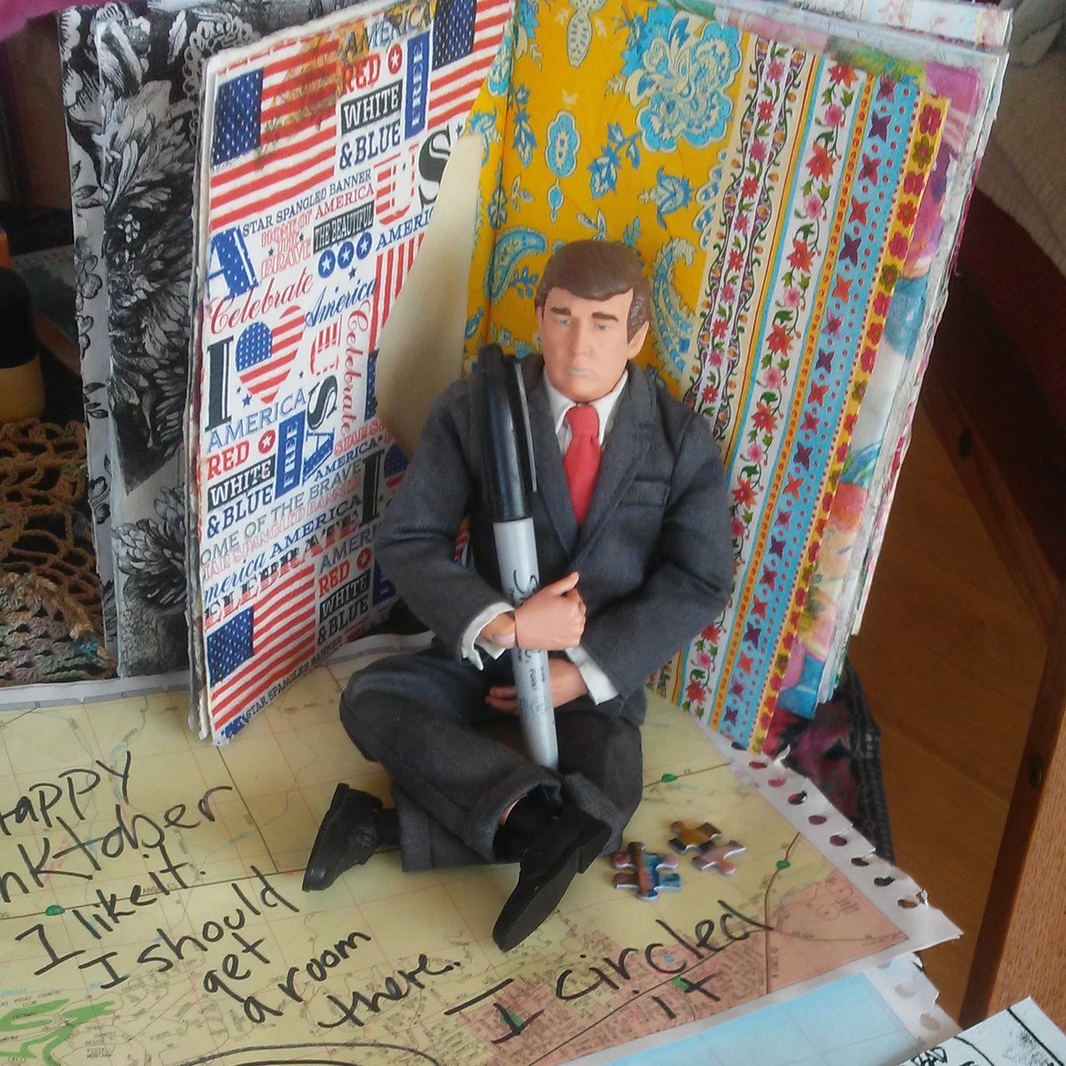 BigRedSepulveda's tweet photo. @brettirwin15 @fabdoura @TheDailyShow A pen for all seasons.
#Sharpiegate
I 💖 my #TrumpDoll https://t.co/gJJ8C7JBiw