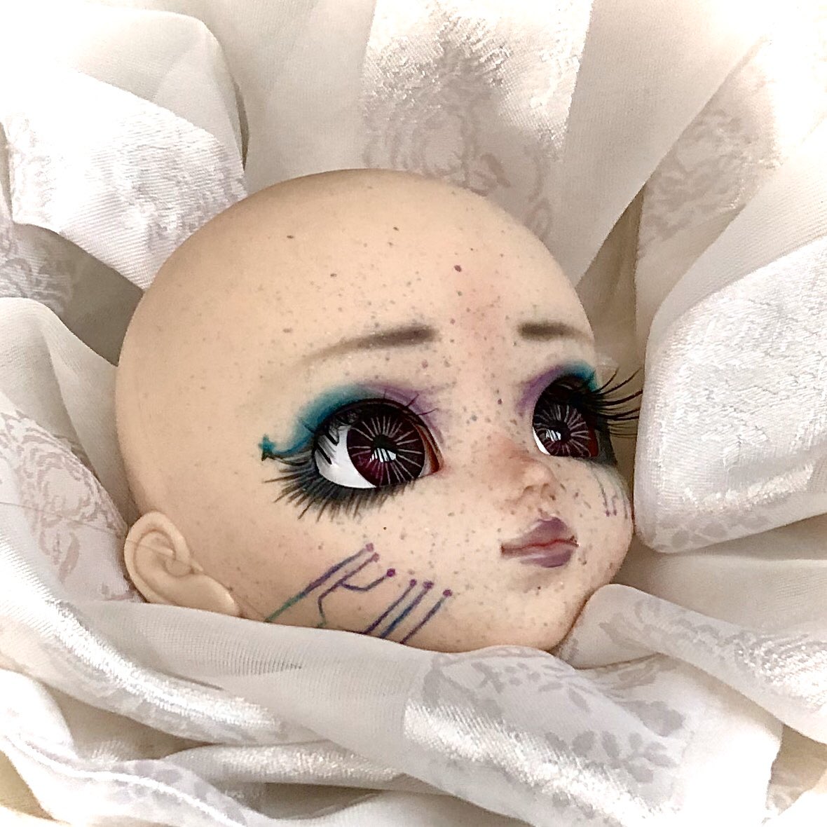 Miime_Creation's tweet photo. New gril for adoption ^_^
Mirai la fille du futur cherche une famille !
#makeup #dollmakeup #pullip #futur #ooak #pullipmakeup #pullipfc #pullipooak #dollfc #dollooak #groove #junplanning https://t.co/EvqskZYHSg