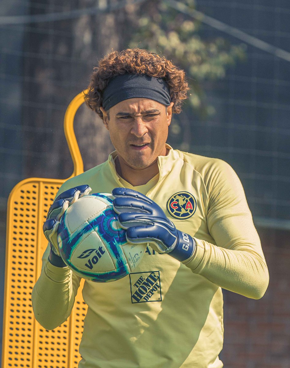 ➡️ De regreso al Nido 🦅
<a href="/yosoy8a/">Guillermo Ochoa</a> + <a href="/Cordovar97/">Sebastián Córdova</a> + <a href="/Jorgiesanchez1/">Jorgiesanchez</a> 
#ÁguilasTricolores