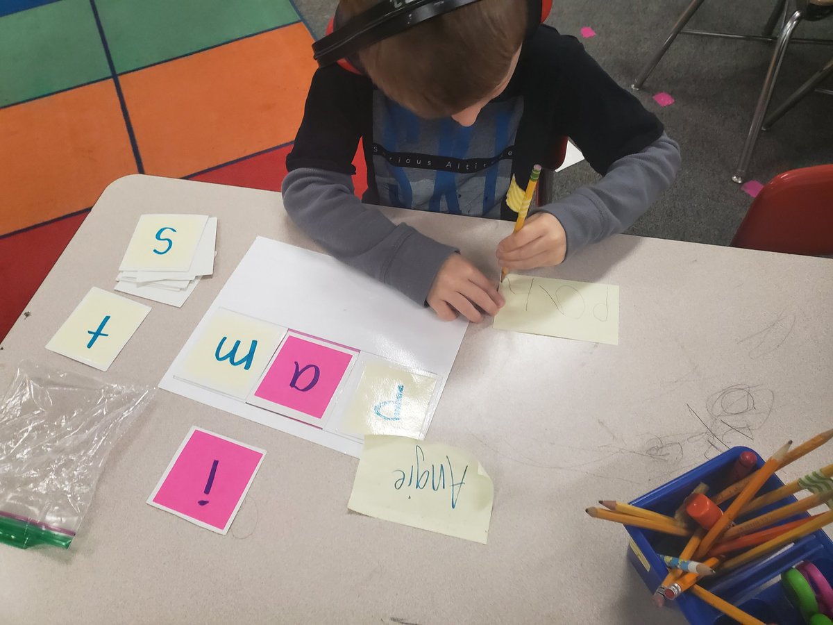 arcrampton's tweet photo. Engagement level is always high @HodgeRoadES in Ms. Hoakison's class during literacy rotations! https://t.co/7g0MbA35ww
