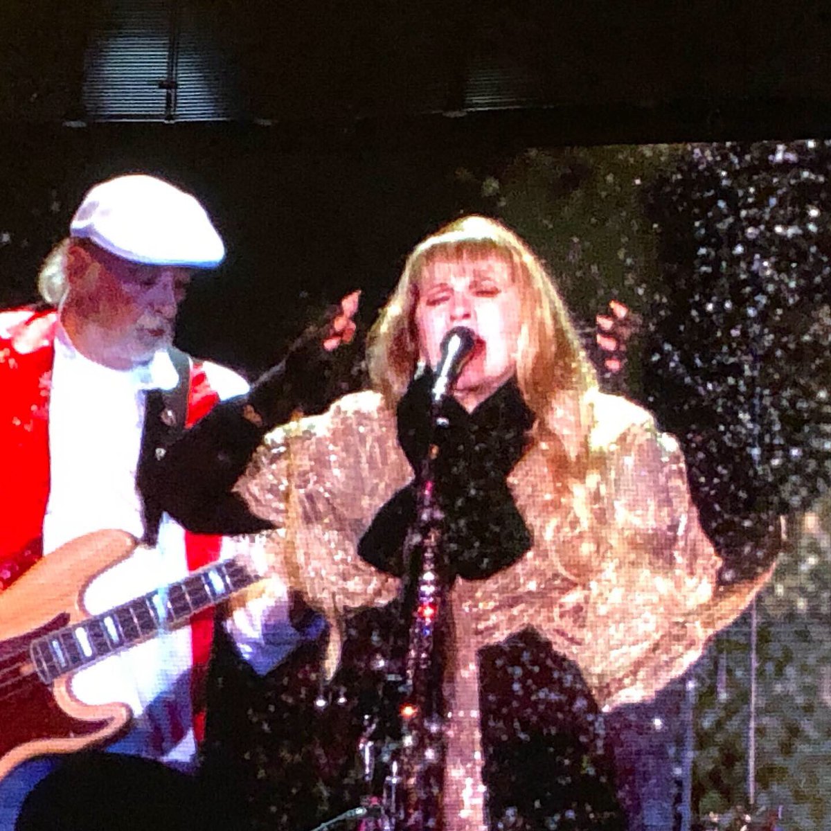 EmilyMagone's tweet photo. I'll be your gypsy โค๏ธ #goddessincarnate #lifeisincredible #dreams @fleetwoodmac #DF19 @Dreamforce #Dreamfest https://t.co/lXgRZaviLC