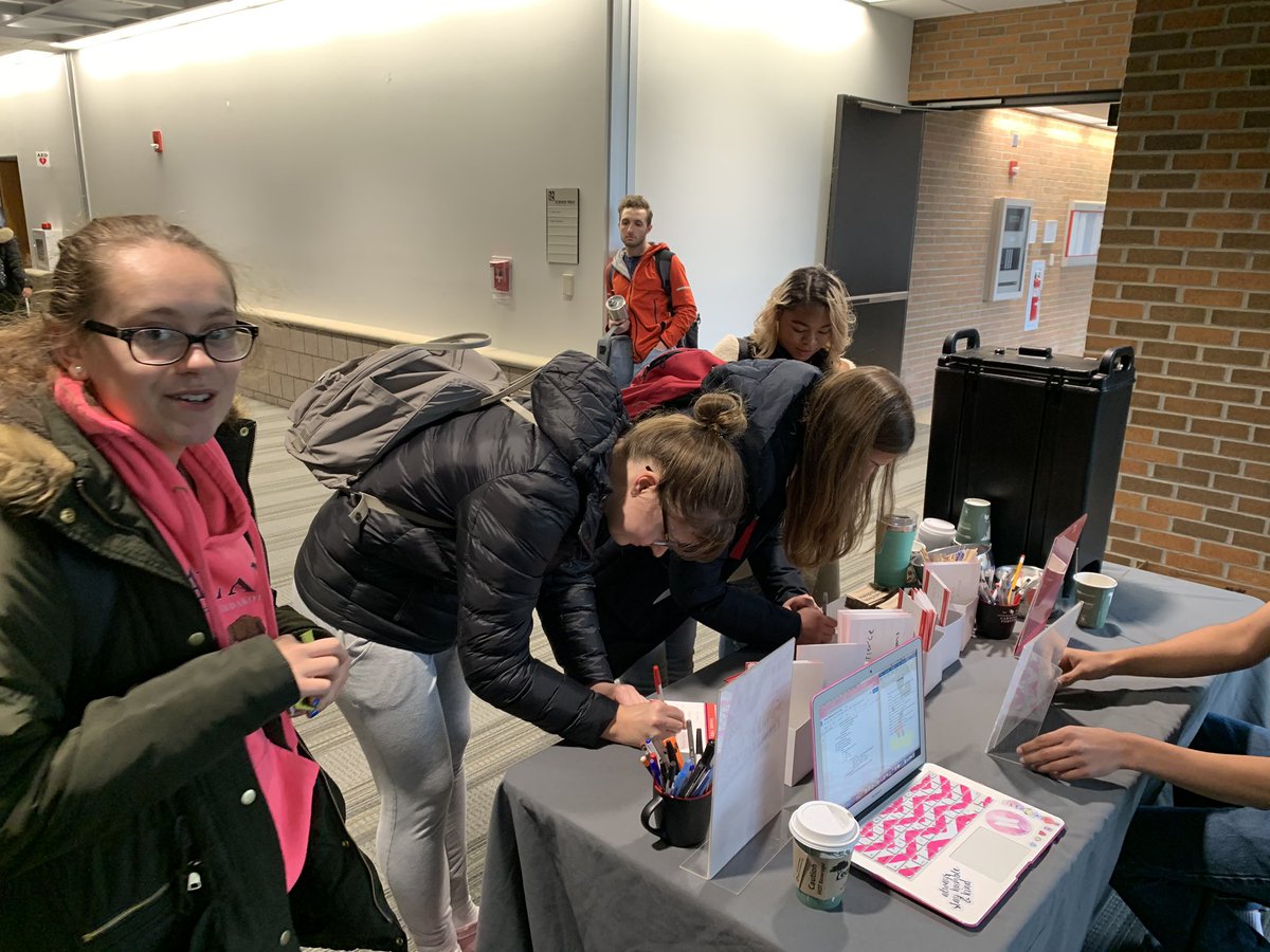 Come on out and visit us in our last hour and a half for out Thankful Thursday event! Write some thank you cards and get some FREE coffee! #WeThank #SVSU