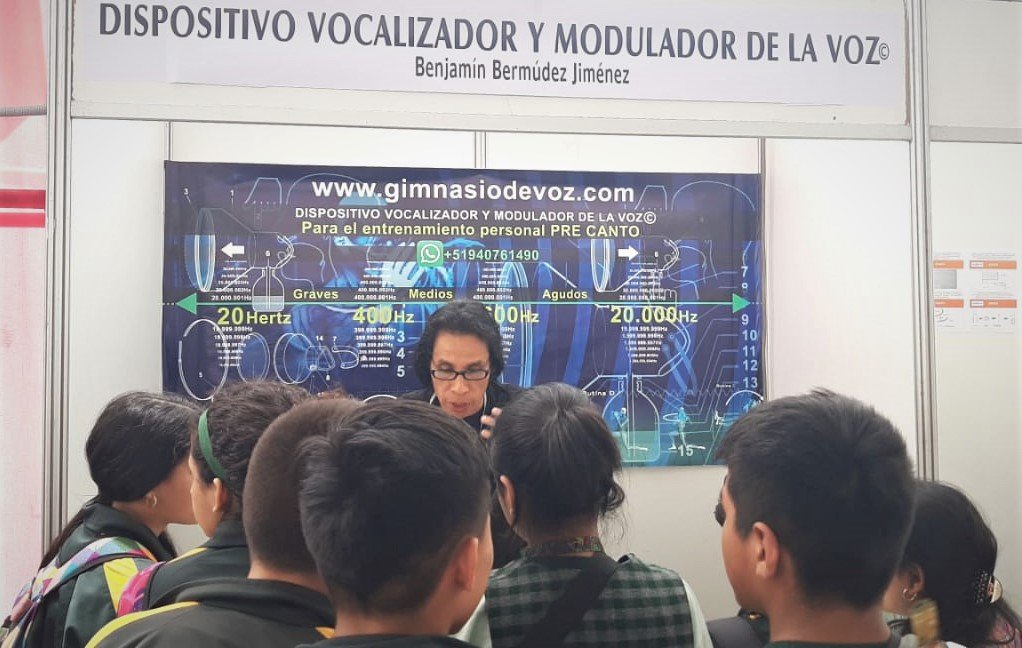 Defensoria_DCA's tweet photo. Presidente de @IndecopiOficial, Ivo Gagliuffi inauguró #ExpoPatenta2019, la feria de inventos más grande del Perú. ¡No olvides visitarnos en nuestro stand! #Hoy estaremos resolviendo todas tus dudas sobre tus derechos como #ConsumidorAutomotor #TuApoyoDCA https://t.co/5WplO85MEo