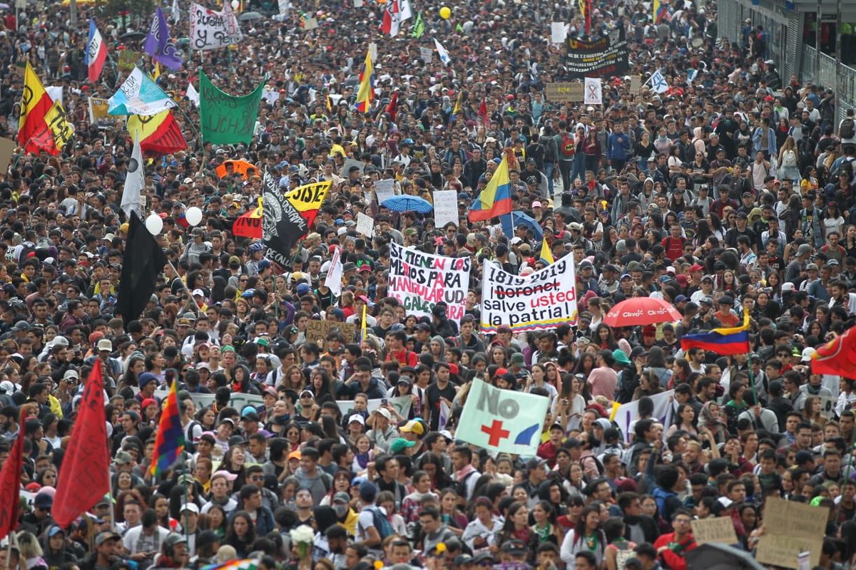 vmoonie_'s tweet photo. "Soy América Latina
Un pueblo sin piernas, pero que camina"
#21NSomosTodos #ParoNacional #YoParoEl21NSinMiedo https://t.co/5lXz4zx1RS