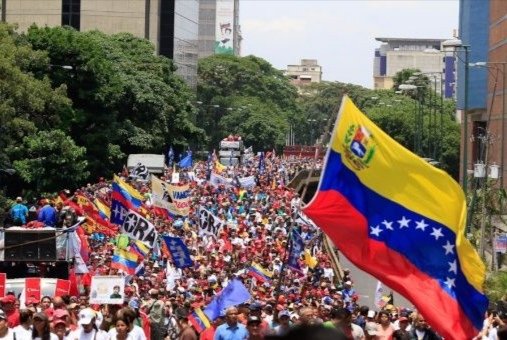 vmoonie_'s tweet photo. "Soy América Latina
Un pueblo sin piernas, pero que camina"
#21NSomosTodos #ParoNacional #YoParoEl21NSinMiedo https://t.co/5lXz4zx1RS