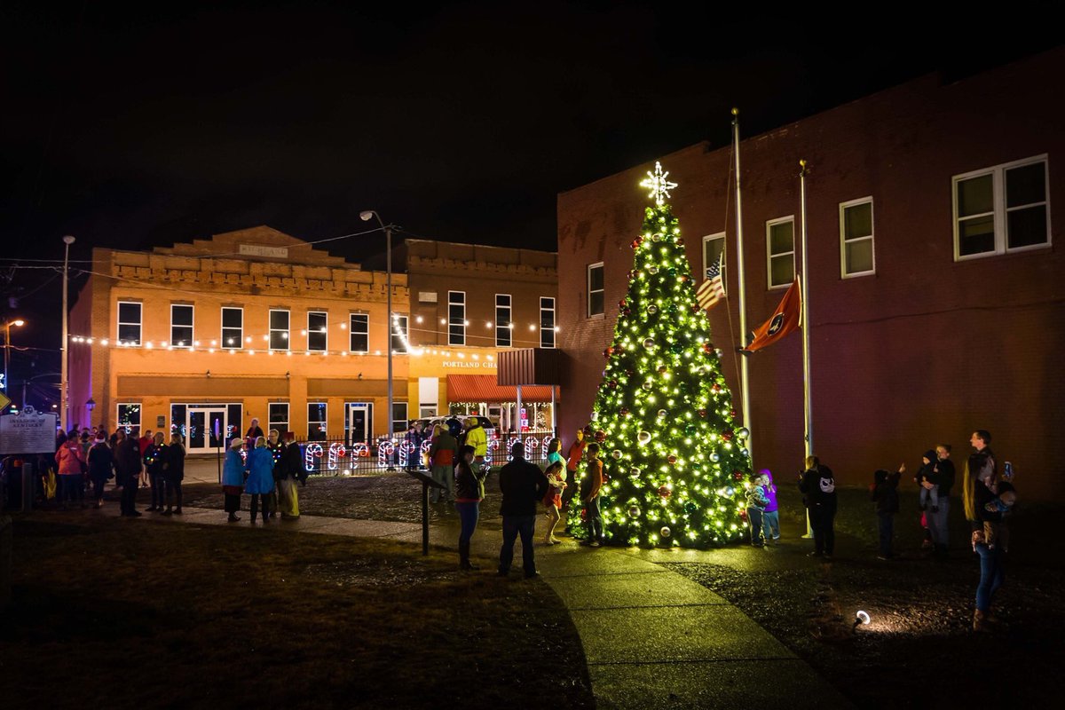 Portlandtncofc's tweet image. Portland Christmas Festival &amp;amp; Parade on Dec. 7th! Festival Activities from 3-5pm on Main Street include visit with Santa, cookie decorating, live music, vendors, princess meet &amp;amp; greet, live nativity, train ride &amp;amp; more! Parade at 5:30pm! @NC5 @FOXNashville @WKRN @WSMV @Tennessean