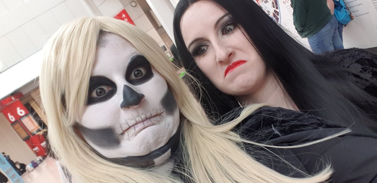 Lady_Bowen's tweet photo. Hi @simonfarnaby :) i was at birmingham comic con weekend just gone ans i decided to dress up as the legendary stupid deaths. Had such an amazing time singing and dancing. You sir, are an absolute legend!
#StupidDeaths #HorribleHistories https://t.co/8OIMIpigGv