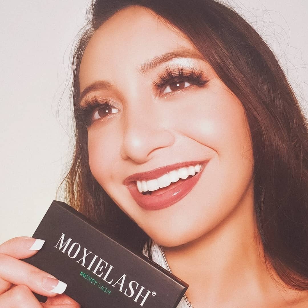 princessminimal's tweet photo. HOLIDAY SEASON IS HERE! Snag yourself some magnetic lashes for you, your family &amp; friends before X-mas using my code "JADE" for a Holiday discount! Hurry &amp; click the link below‼️ https://t.co/Z67hwFP9DY #moxielash #ad #christmas #holiday #makeup #mua #sale https://t.co/g8g91SZYXU