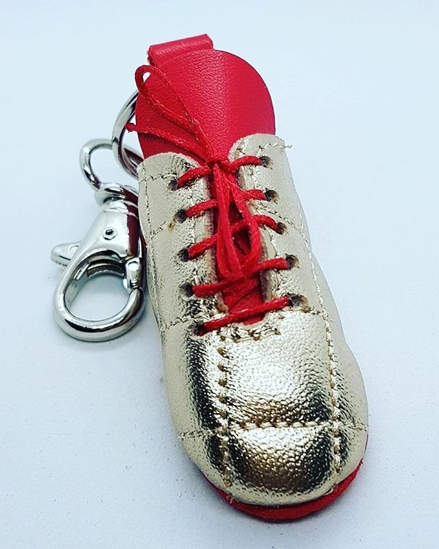 piccoleorme's tweet photo. Simpatici ed originali portachiavi 😀
Tante idee regalo 🌲🎅🌲 MADE IN ITALY 
Marche eccellenza artigiana 
Lavorazione artigianale 
https://t.co/ex0O0XAVPY

#ideeregalo #madeinitaly #marcheeccellenzaartigiana #piccoleorme #igers #igerspiceno #igersmarche… https://t.co/wumE5NLDkg https://t.co/l6MToFu41T